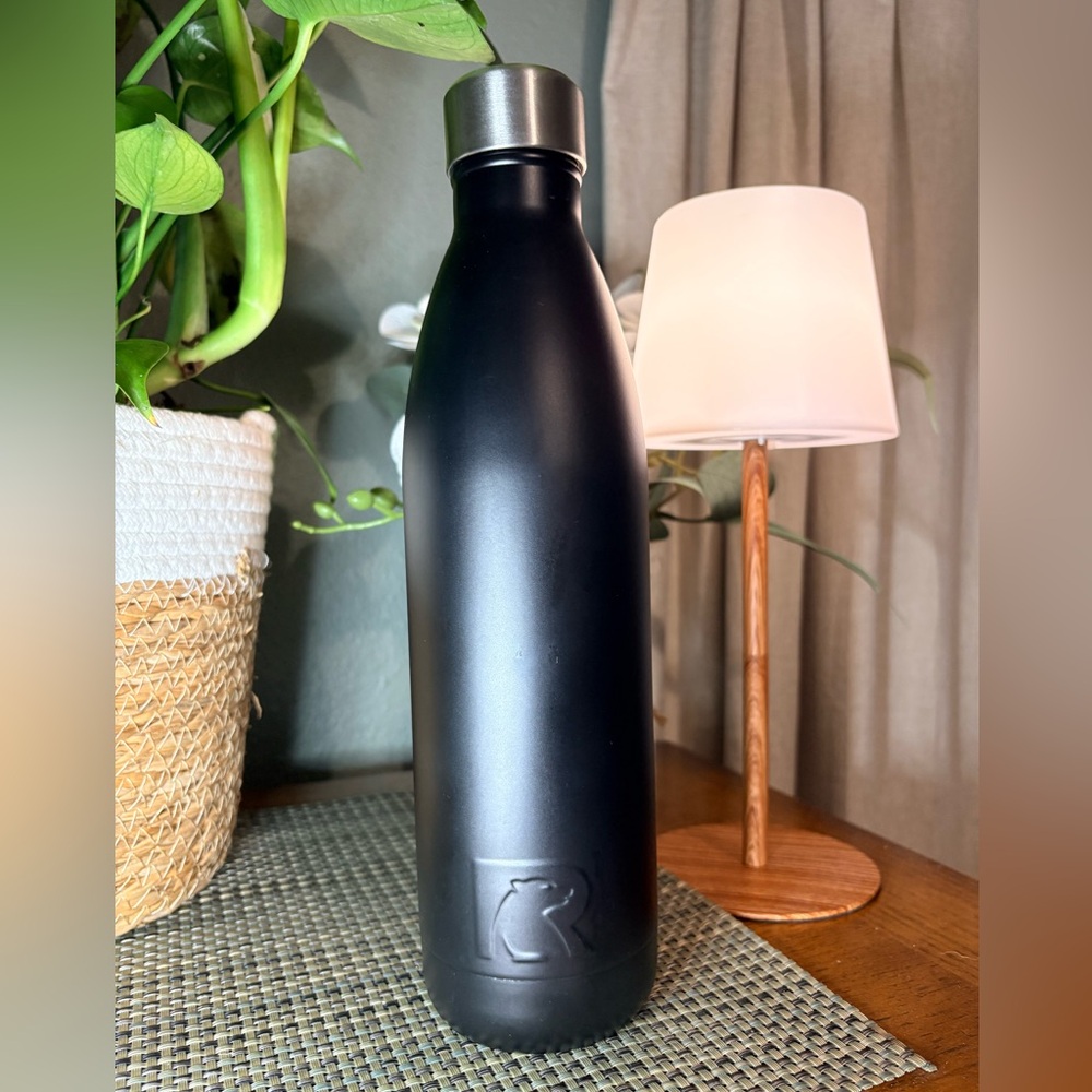RTIC 24 oz Stainless Steel Insulated Water Bottle – Black